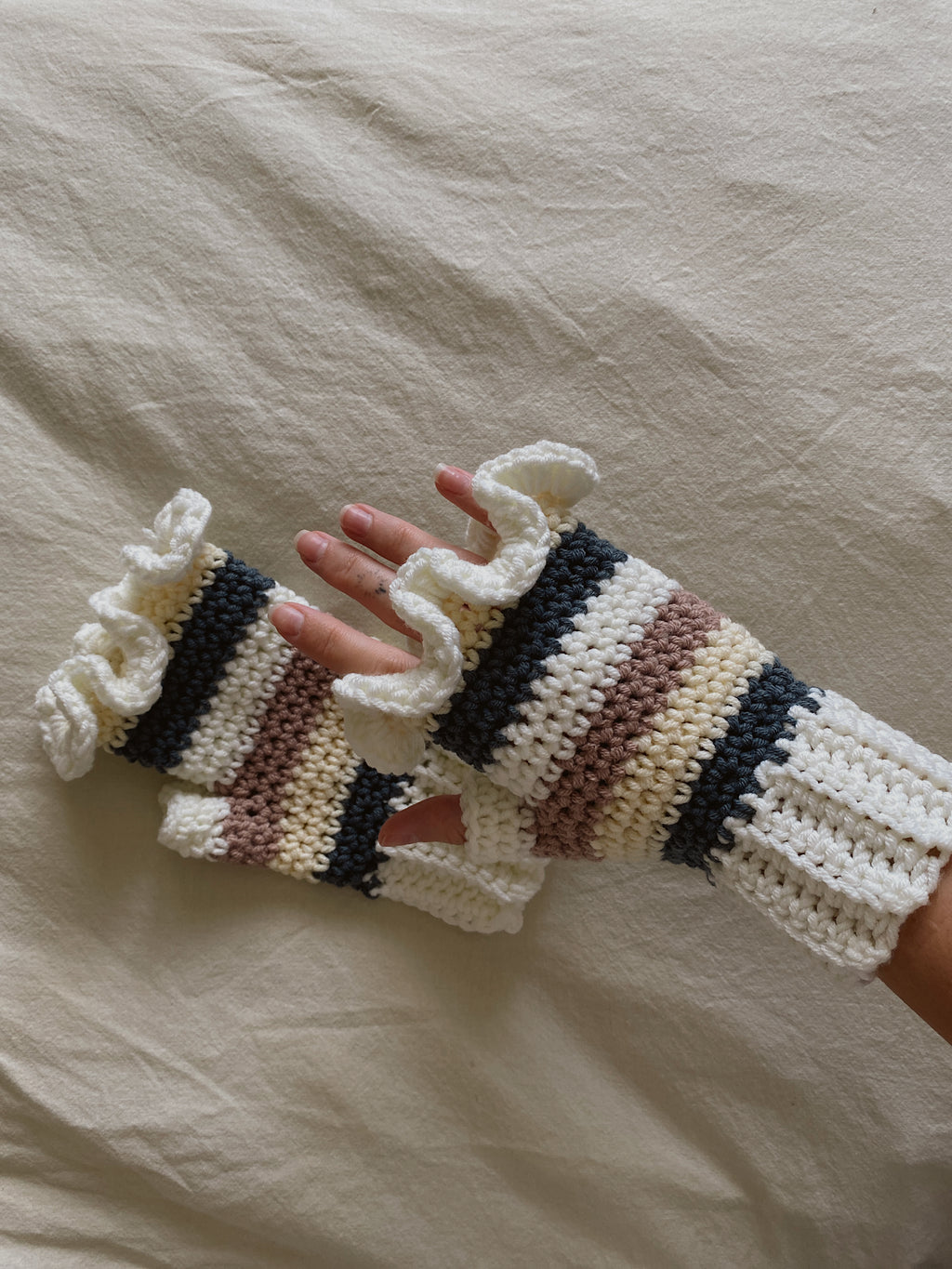 The Ruffled Fingerless Gloves