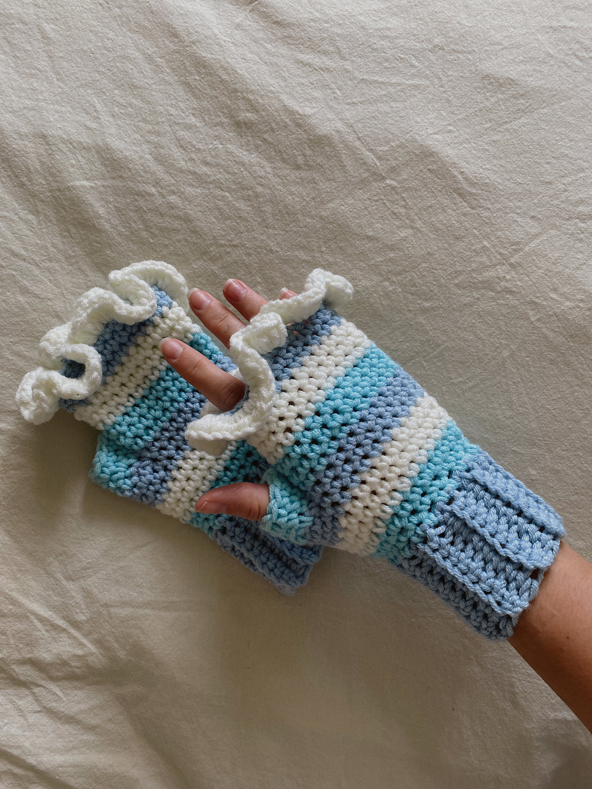 The Ruffled Fingerless Gloves