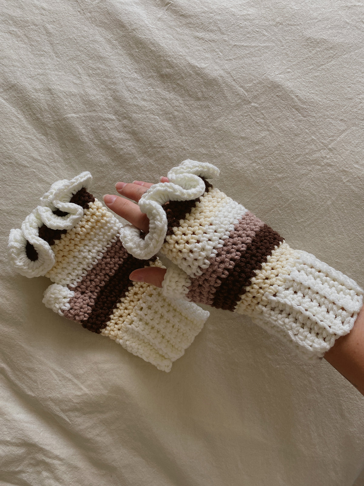 The Ruffled Fingerless Gloves