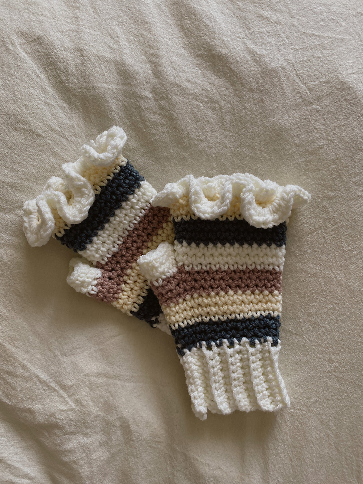 The Ruffled Fingerless Gloves