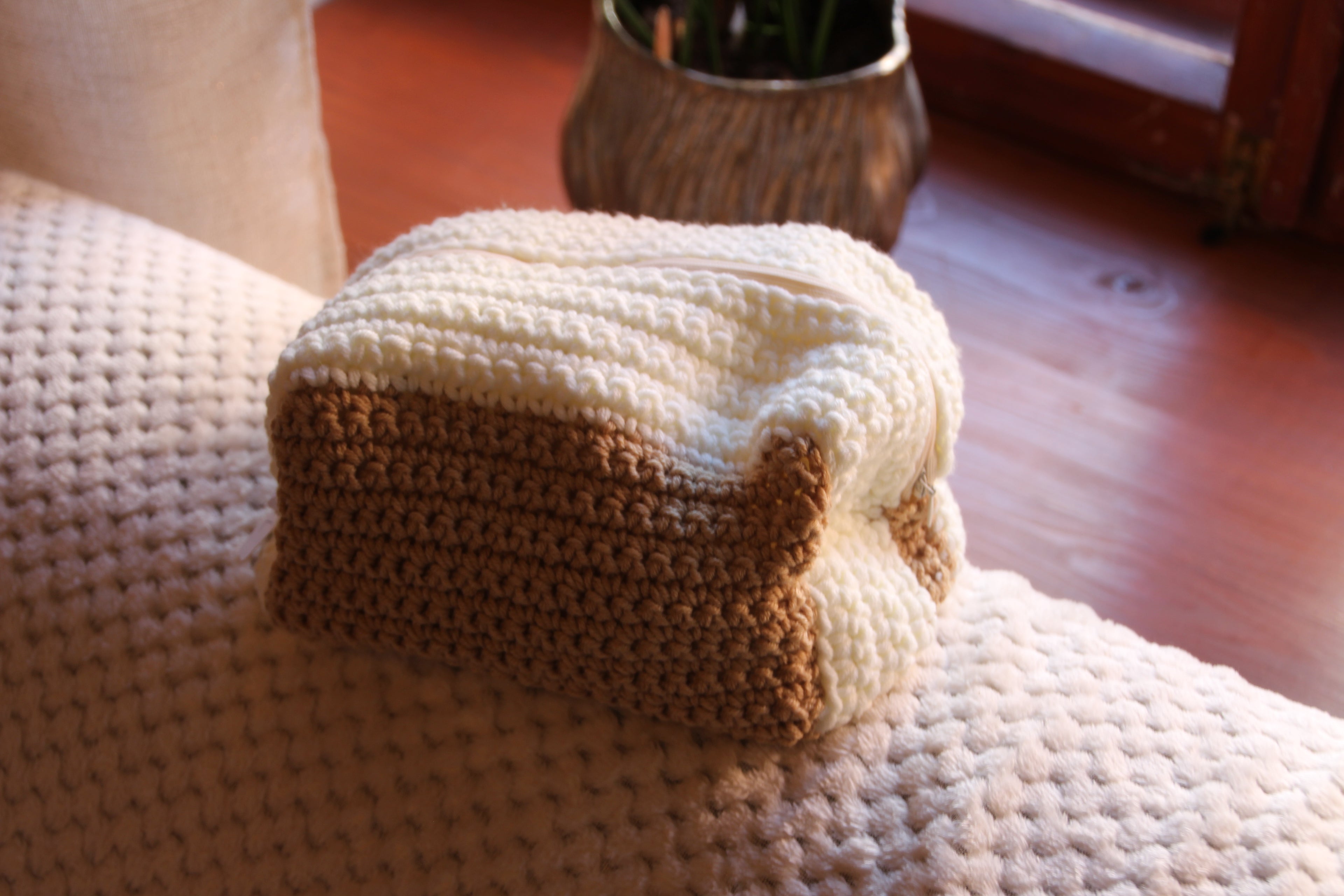 Caramel Crochet Bag - M